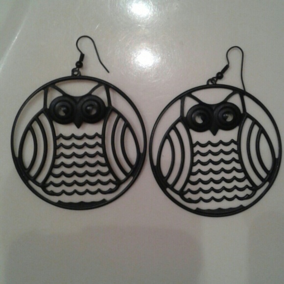 Black circle owl earrings