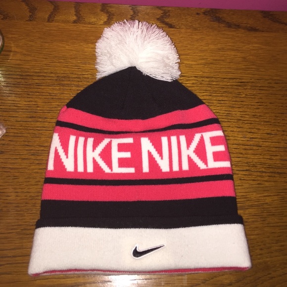Nike Accessories - Nike Pom Pom beanie