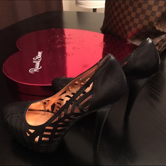 Bcbg black high heel pumps