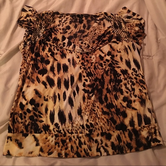 Scoop neck leopard print top - Picture 2 of 4