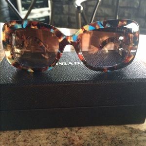 100% authentic Prada Sunglasses!