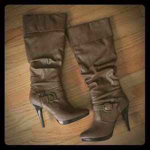 Brown boots - size 8