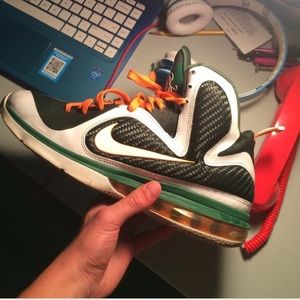 Lebron 9 hurricane great condition