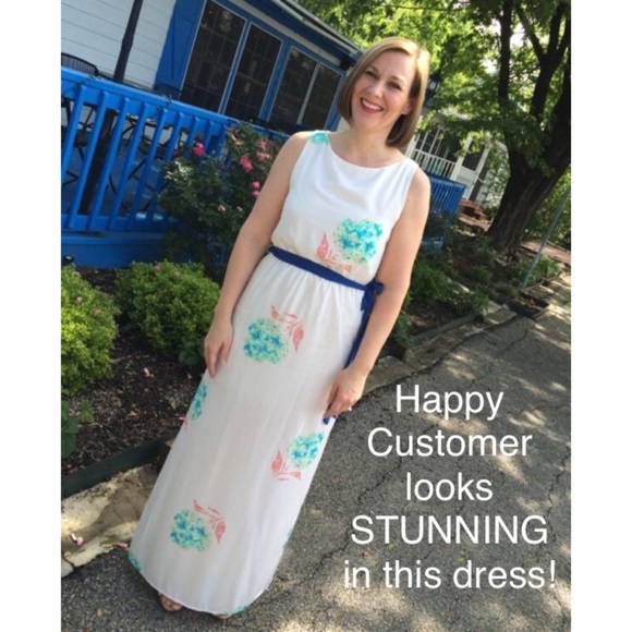 ❗️LAST ONE SZ L! White Floral Hydrangea Maxi Dress - Picture 3 of 3