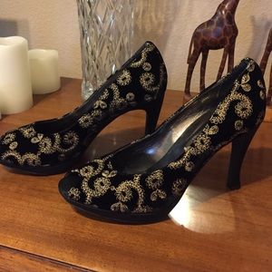 Donald J Pliner velvet embroidered heels
