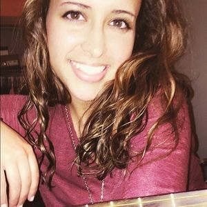 Meet your Posher, Alyssa