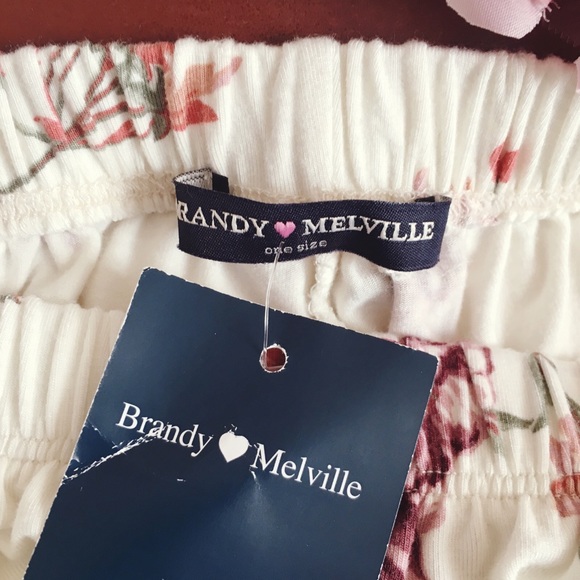 💌SOLD💌 Brandy Melville Floral Remi Shorts - Picture 3 of 3