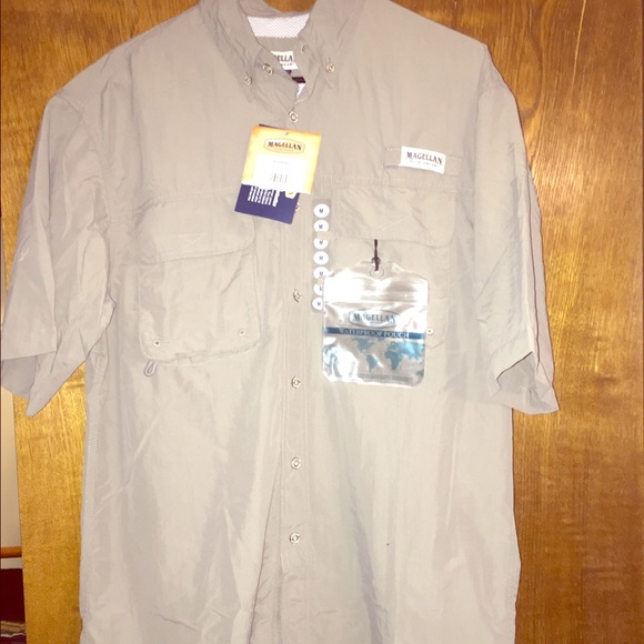 NWT Magellan shirt for men !
