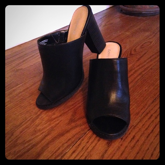 Black mules size 6