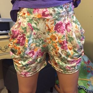 Adorable boutique style shorts😍😍