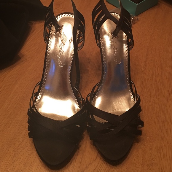 Strappy matte black 3 in heels