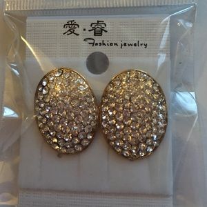 New oval rhinestone earrings! one pair