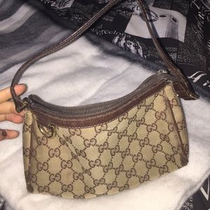 Gucci D ring pochette bag