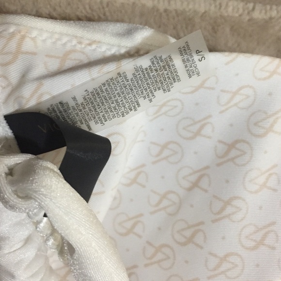 Victoria Secret bikini - Picture 3 of 3