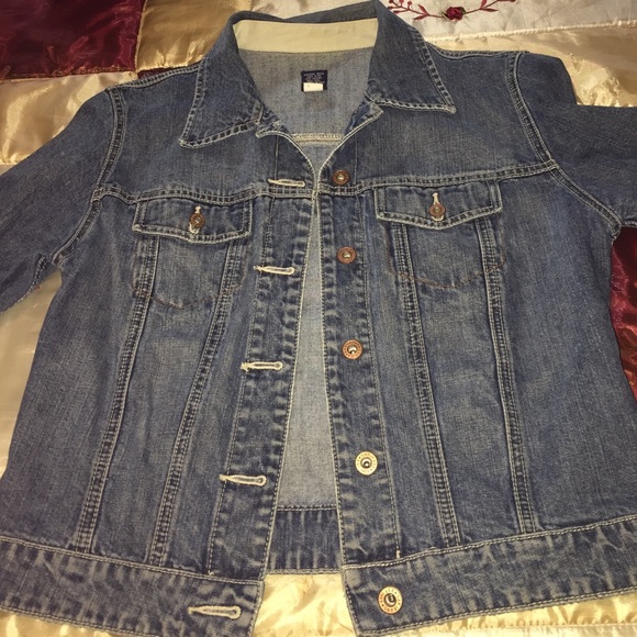 Gap jean jacket LIKE NEW WORN 1
