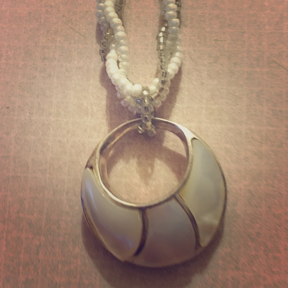White seashell Neckace - Picture 1 of 2