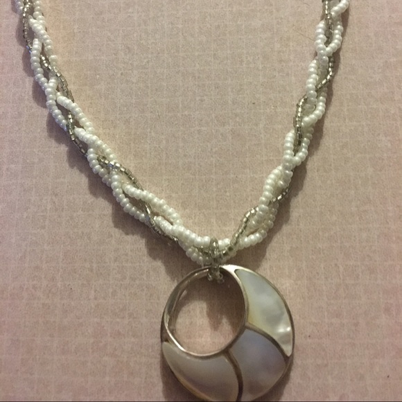 White seashell Neckace - Picture 2 of 2
