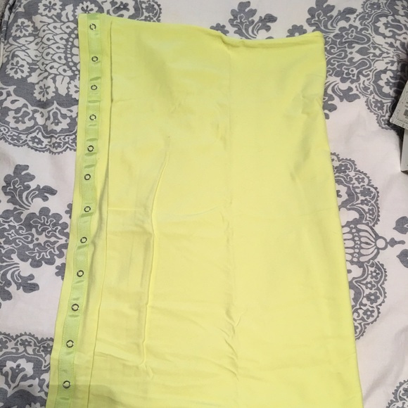 Lululemon Speed Shorts Citron Tinted Canvas Yellow EUC Rare  Lululemon citron yellow vinyasa VEUC
