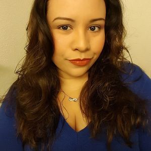 Meet your Posher, Elizabeth