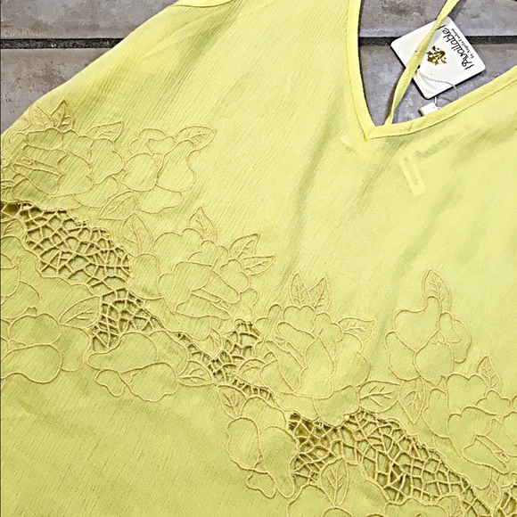 Elegant soft yellow tank with taupe crochet detail - Picture 2 of 2