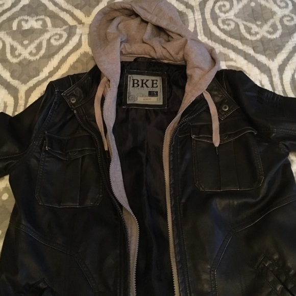 Men's small faux leather buckle jacket