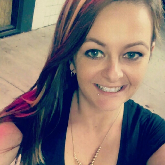 Meet your Posher, Danielle - Picture 1 of 1