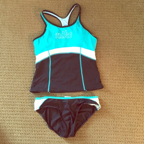 Aqua blue Nike tankini! 🏊🏼