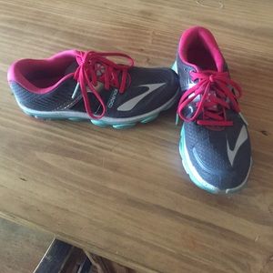 Brooks Cadence running shoe