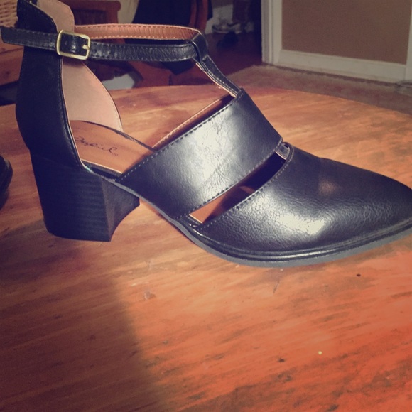 Size 8 cutout booties
