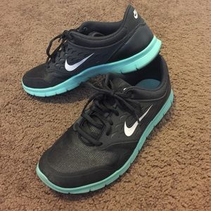 Nike tennis shoes