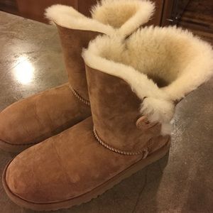 UGGS