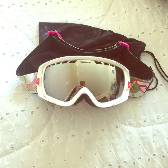 Gordon's snowboarding goggles