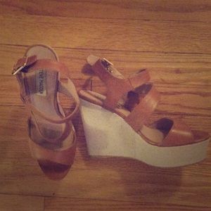 Steve Madden 7.5 platform sandals
