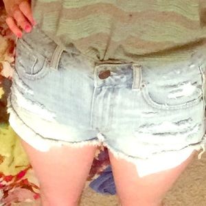 High waisted Jean shorts 💙