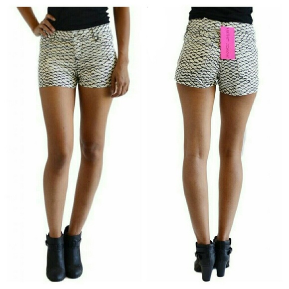 $78 Betsey Johnson Mermaid Scales Shorts CLEARANCE - Picture 2 of 4