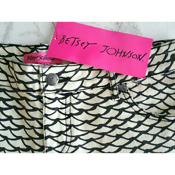 $78 Betsey Johnson Mermaid Scales Shorts CLEARANCE - Picture 4 of 4