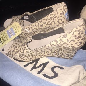 TOMS