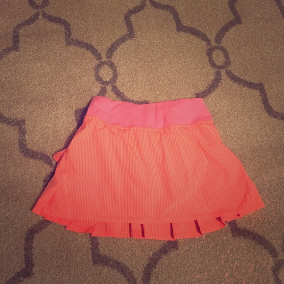Lululemon coral pace setter skirt--Size 2!!