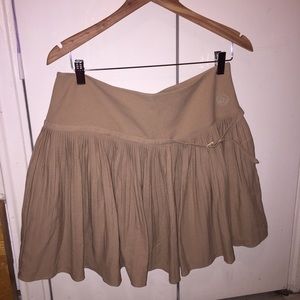Pleated short skirt