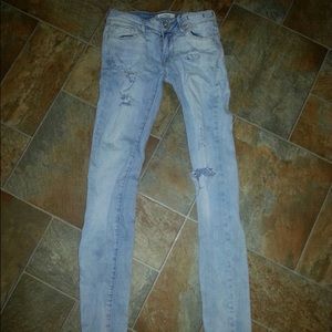 Bullhead light wash skinny jeans