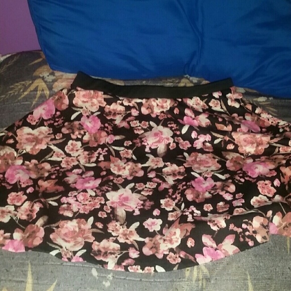 Skater skirt - Picture 1 of 2