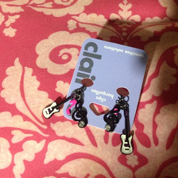 Clip on earring/style Jem & holograms. New