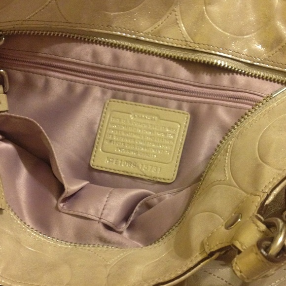 Beige coach purse - Picture 3 of 4
