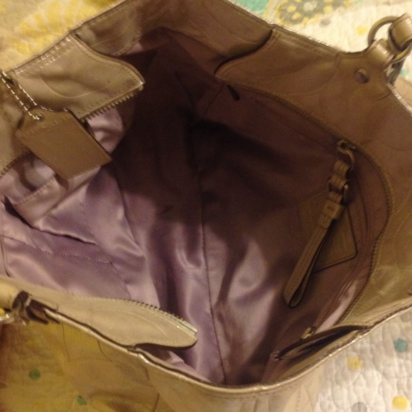 Beige coach purse - Picture 4 of 4
