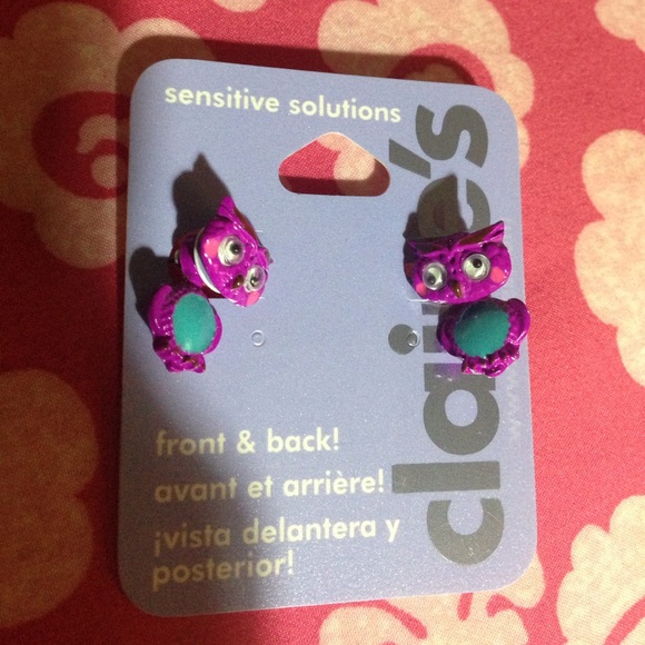 Clip on earrings owl purple Front & back.