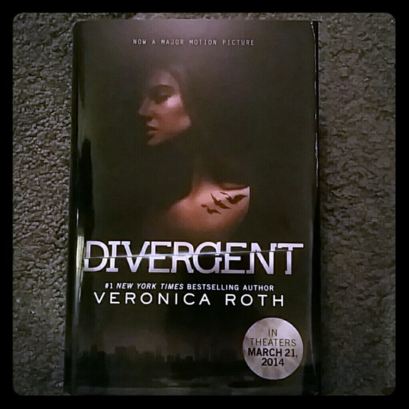 Divergent by Veronica Roth! New!