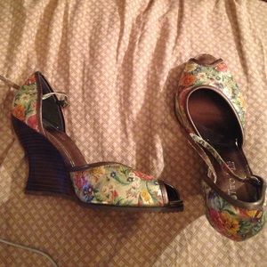 Gold floral wedges