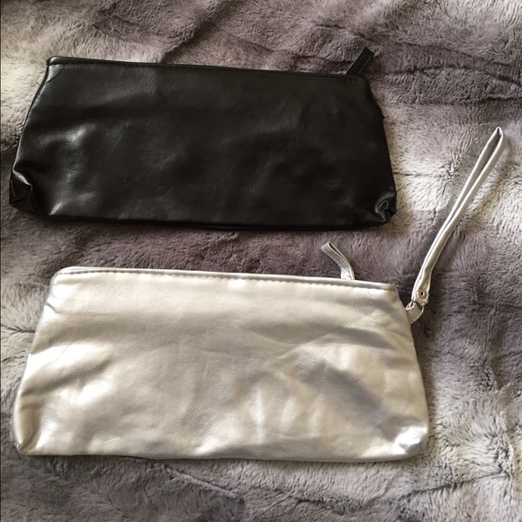 🙌🏼2 for 1 Sale! Silver wristlet & black clutch. - Picture 2 of 3