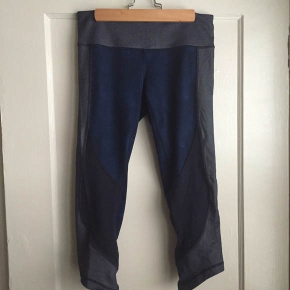 Lululemon Yoga Crop Sz 6