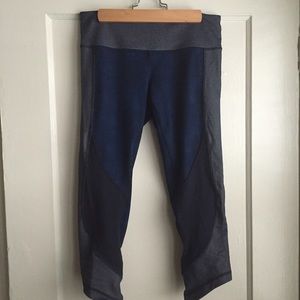Lululemon Yoga Crop Sz 6